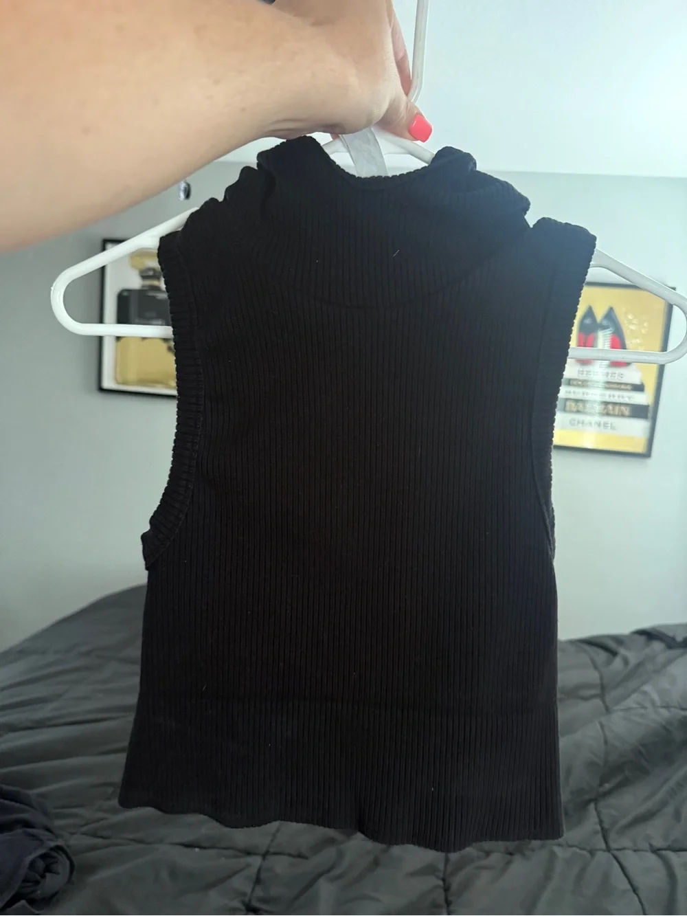 ALO Yoga black and grey Ribbed Crop Hoodie in Black